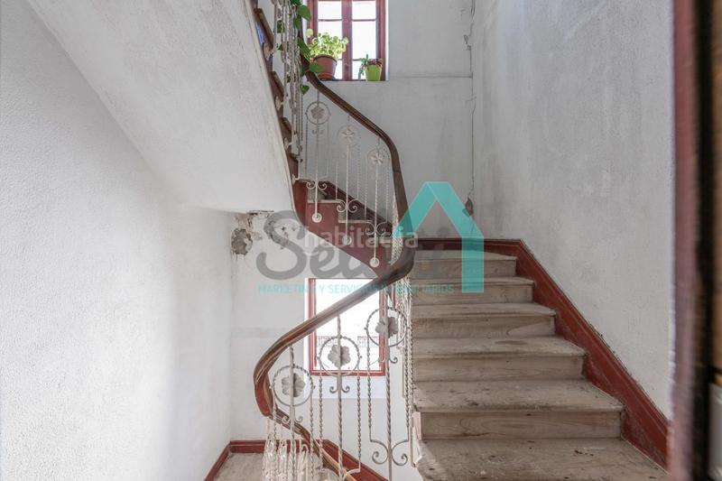 Foto 12f0d445-6ccc-4119-a30c-6735ed3bdf90. Édifice dans Navia