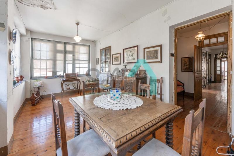 Foto 2691315f-029f-48bd-ae0b-bf538f02bb61. Édifice dans Navia