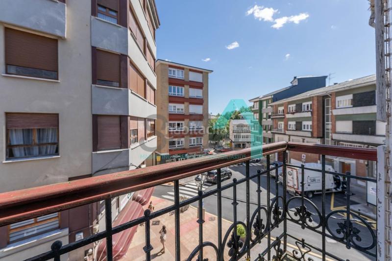 Foto 2d7c2373-160a-40ae-b754-347ae5acc33c. Édifice dans Navia