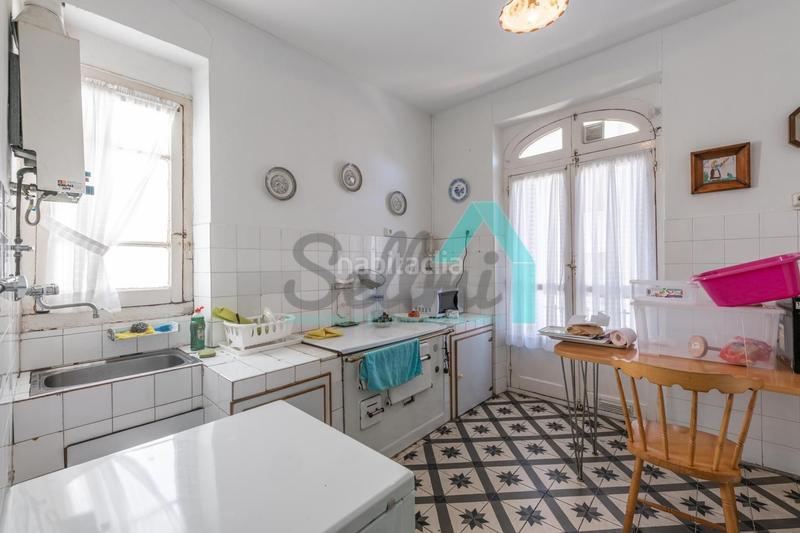 Foto 3342b8cf-c182-450e-8310-ea577a69bd50. Édifice dans Navia