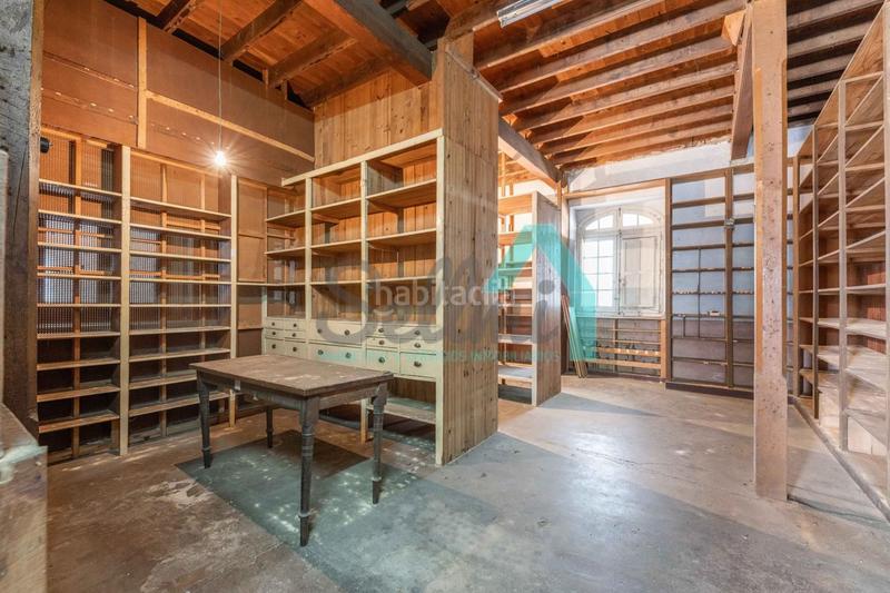 Foto 505ffd62-939f-4cb8-acf8-ac3caef67cd1. Édifice dans Navia