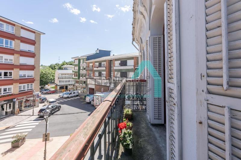 Foto 545441ee-0785-44cb-b55c-9e33db2ca21f. Édifice dans Navia