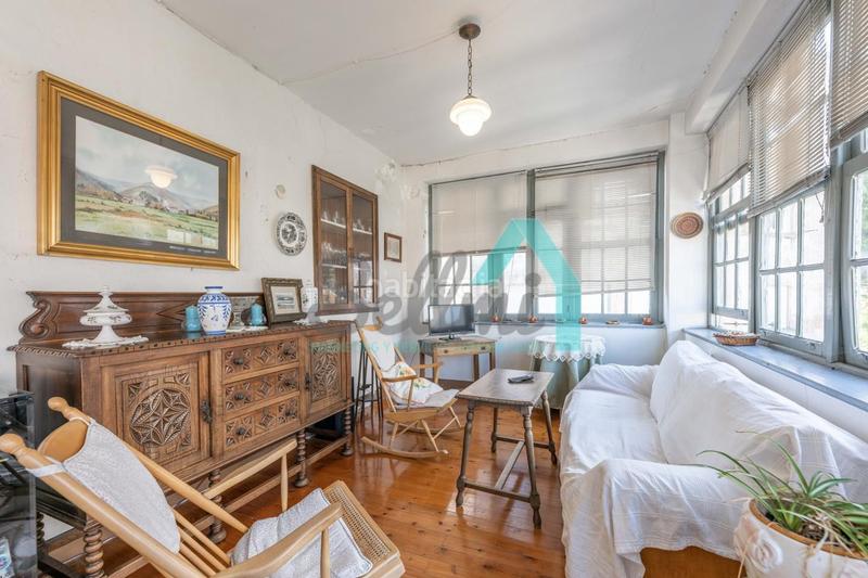 Foto 7be49bd9-485d-4d51-a812-bb1abd5e0fa4. Édifice dans Navia