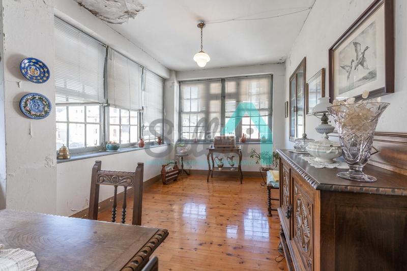 Foto 81d382fa-45b7-4d0f-b0c6-80acfe50be3a. Édifice dans Navia