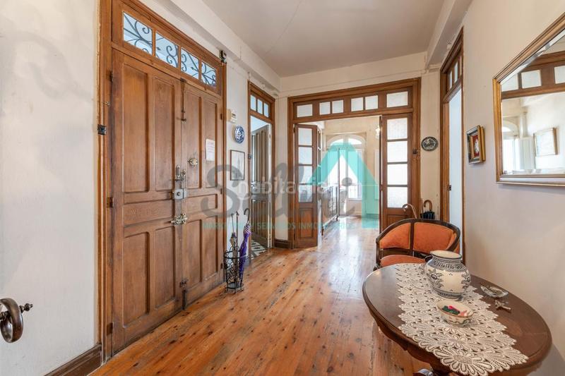 Foto 8c2f8fa1-1dd4-43af-b8d7-2ba9f8d7cde4. Édifice dans Navia