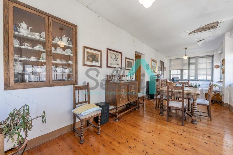 Foto aea5115d-36e6-4514-be4f-df7e4528265d. Édifice dans Navia