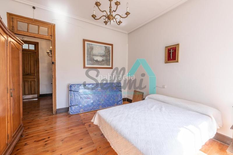 Foto b0cd5585-7bfb-453e-a7e0-676c8641ce59. Édifice dans Navia