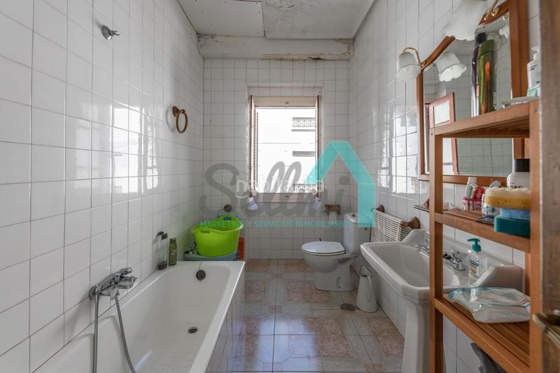 Foto dbf9578d-6df1-4f4c-84de-17e1692d51e6. Édifice dans Navia