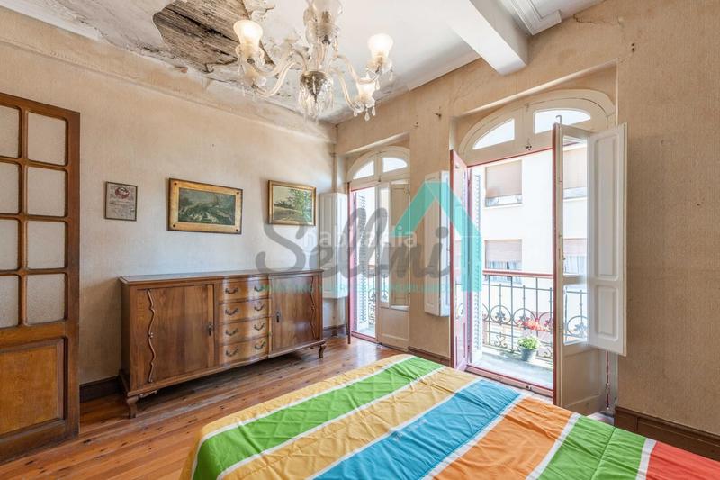 Foto e2bce472-8d5f-4891-b376-35900022e8c9. Édifice dans Navia