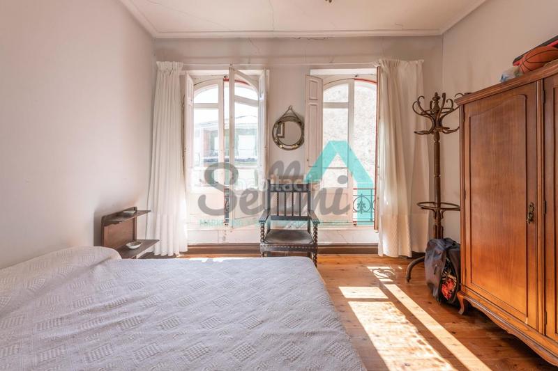 Foto eed44f6c-832b-4a03-a98d-f8ad3c7ac136. Édifice dans Navia