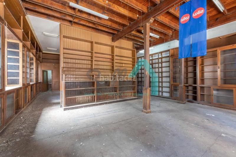 Foto f42d1d6b-ff3a-4a04-a7a8-1877d0f43cc1. Édifice dans Navia