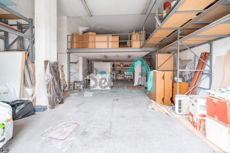 Foto 77f10b93-d93a-4f43-8a3f-02bb5caf92e2. Local comercial a Santo Domingo - El Campillín Oviedo