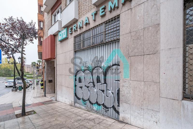 Foto b49781f7-eecd-4c2d-806d-7086daa67244. Local comercial a Santo Domingo - El Campillín Oviedo