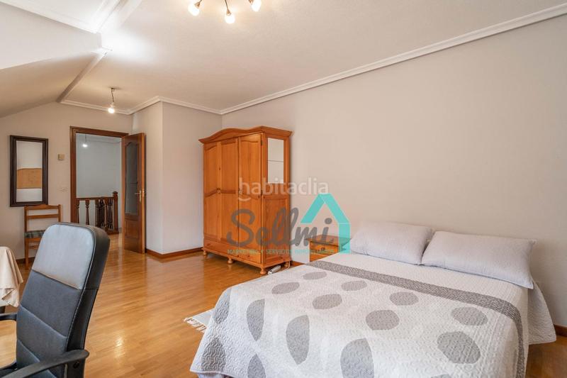 Foto 0a4bd5fe-da69-4fff-b7c5-bd34b9c57585. Location duplex avec chauffage dans El Postigo Oviedo