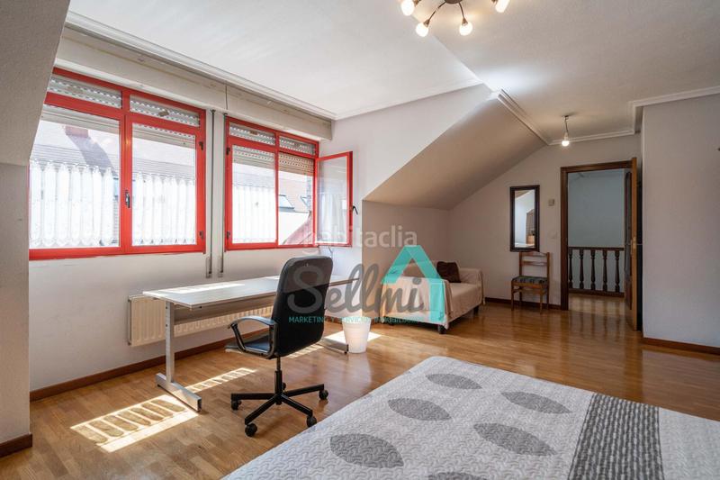 Foto c846bb3c-c981-4ac4-aa99-e398e65a56c2. Rent duplex with heating in El Postigo Oviedo