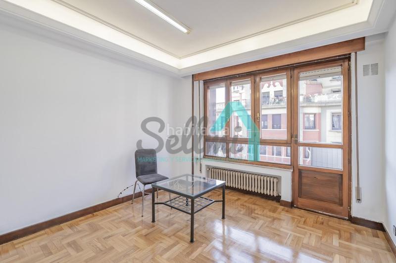 Foto 2dd33901-ffb1-4f03-8788-2fbe9fabe1d7. Alquiler oficina en Salesas - Foncalada - Campoamor Oviedo