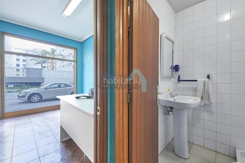 Foto addf4e44-399a-48db-81eb-5e771ef55c58. Local comercial en El Postigo Oviedo