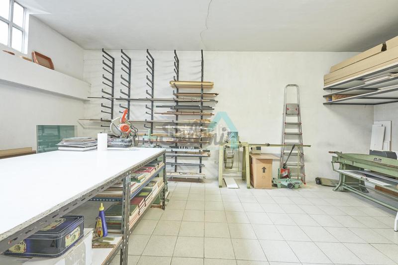 Foto b16457d5-accd-42d2-a415-b7a3fb9462cb. Local comercial en El Postigo Oviedo