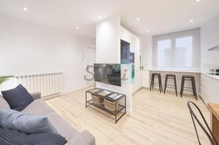 Lloguer Pis  Calle bermúdez de castro. Disponible para el curso mir (consultar disponibilidad).
piso e