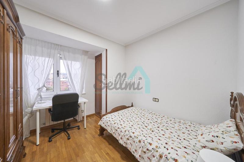 Foto 011697b0-a5c0-4d55-a7b6-005cfca9164d. Alquiler piso en Santo Domingo - El Campillín Oviedo