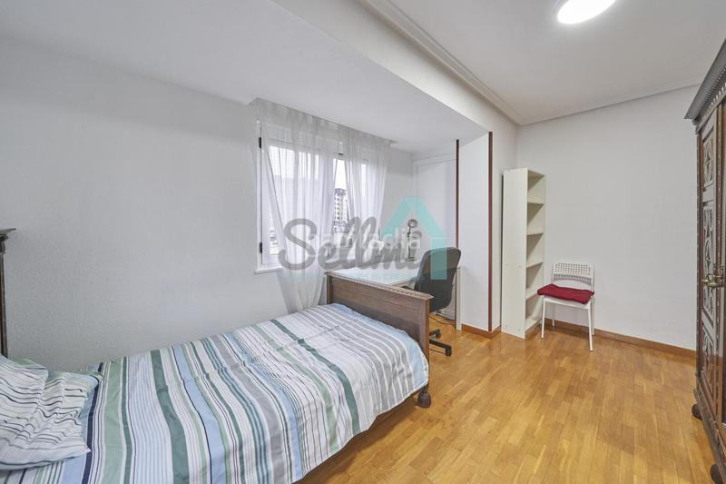 Foto 8644f83f-a9a1-494d-8233-672a40f544ea. Alquiler piso en Santo Domingo - El Campillín Oviedo