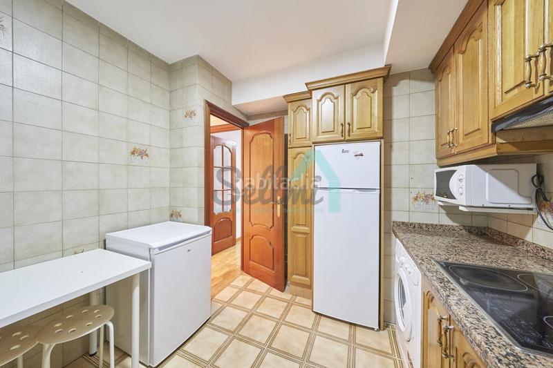 Foto f90a54e3-37aa-4d9b-8ab7-34bc775ecad7. Alquiler piso en Santo Domingo - El Campillín Oviedo