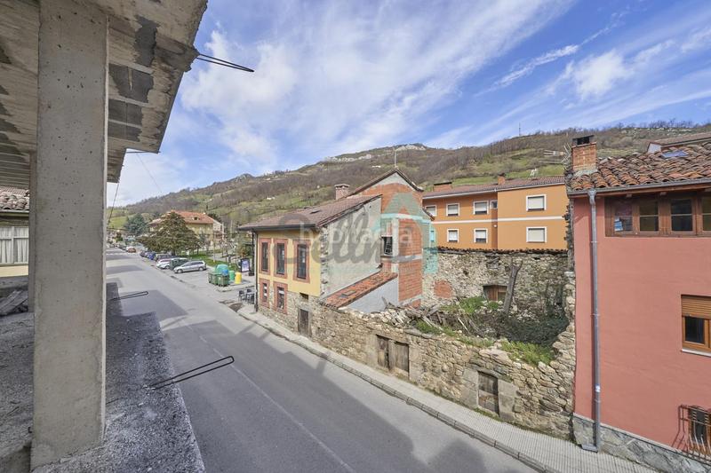 Foto 68c291e8-8193-4135-b3e3-e61de51fc811. Edifici a Aller