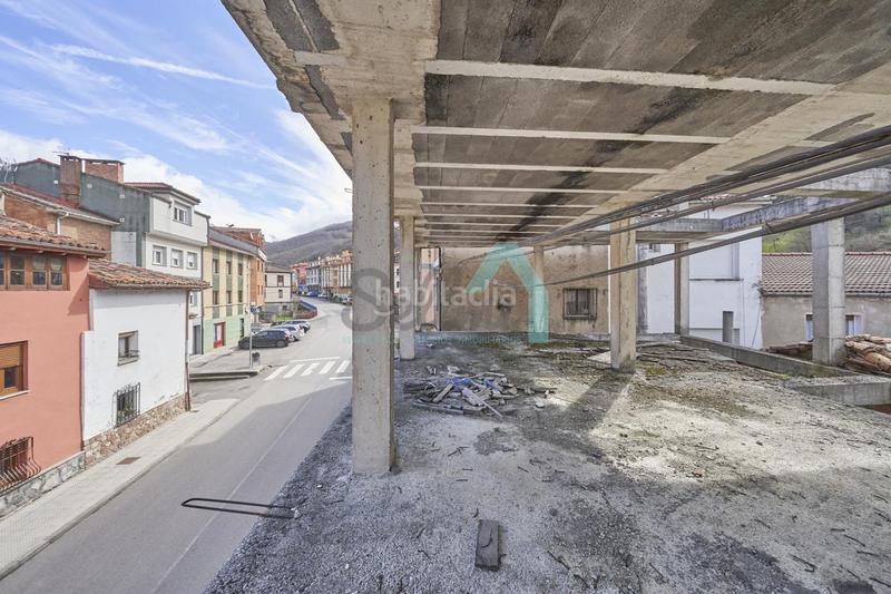 Foto b2a476c3-a950-4fdd-aaa8-e23888e0b5b8. Edifici a Aller