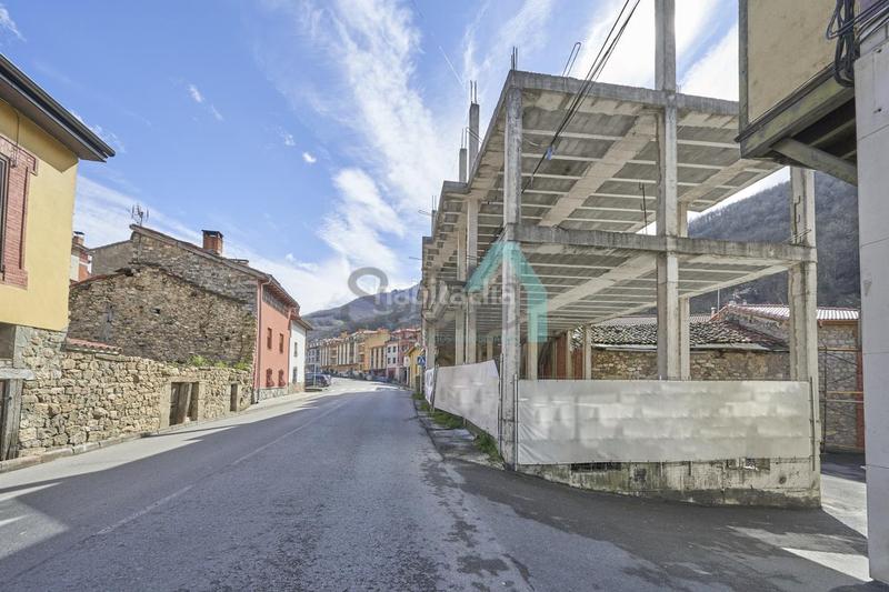 Foto d5d55eaf-42e2-46f4-95d9-cbf370845a9c. Edifici a Aller