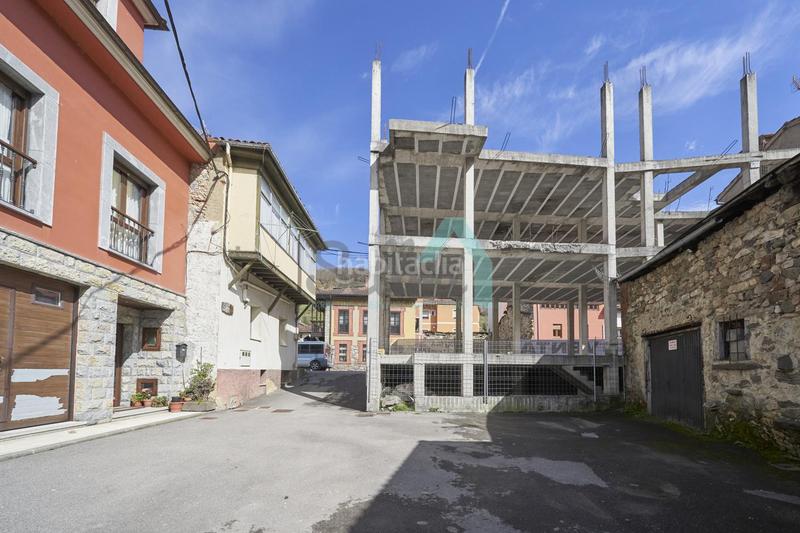 Foto f8fee8b1-fab4-4754-83f7-912d7ba4d0dc. Edifici a Aller