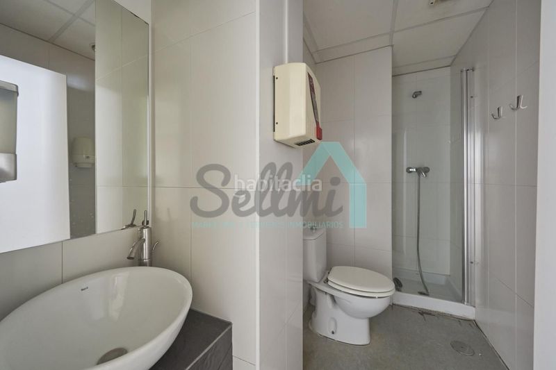 Foto fd0b6504-905f-4f1b-9edf-9cb2a4010d39. Local comercial a Ceares Gijón