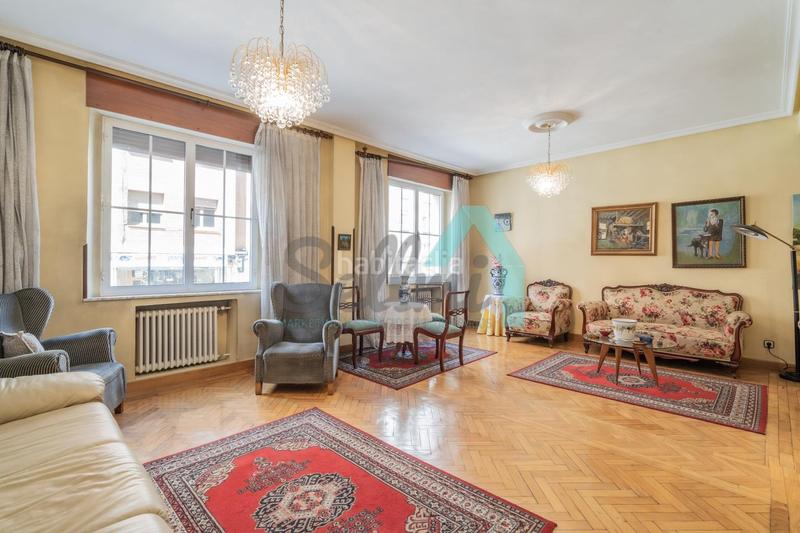 Foto f2ee78d2-cf34-4783-b6be-a60a3e432066. Appartement avec chauffage parking dans Parque San Francisco - Uría Oviedo