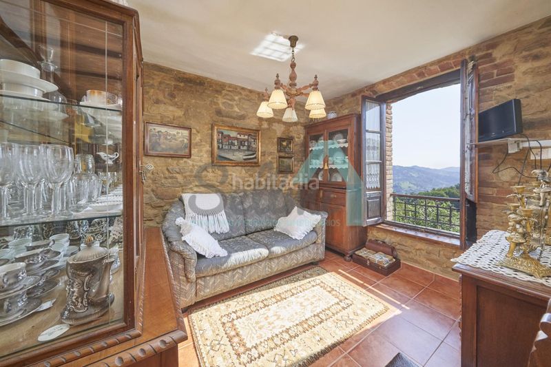 Foto f3ad64f2-6681-41bc-86fb-4995ff9e0160. Casa a Sama Langreo