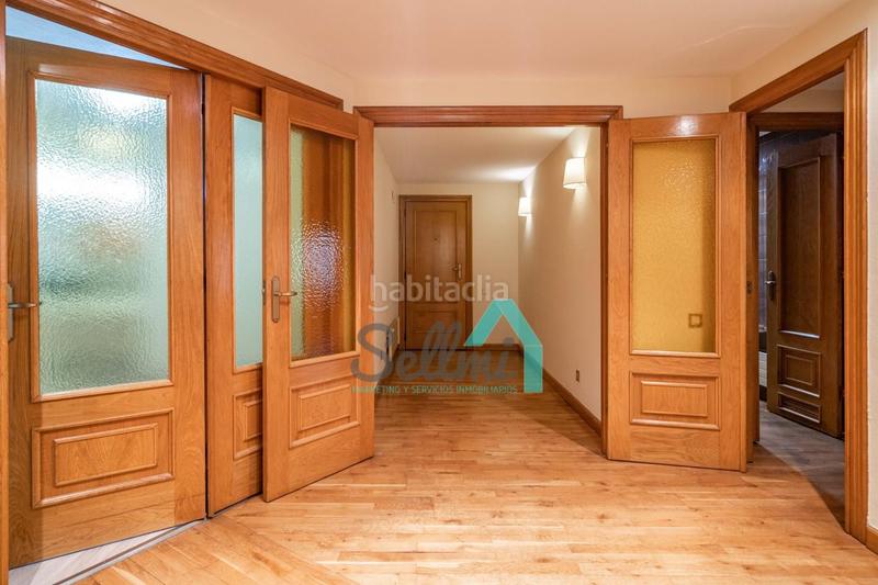 Foto 1f58320d-1074-4a72-9032-8b0cfa56a7bf. Piso  en venta en Plaza de América, (asturias, españa).

precio venta: 650.000 €.
superficie construida: 187 m2.
5 habit en Oviedo