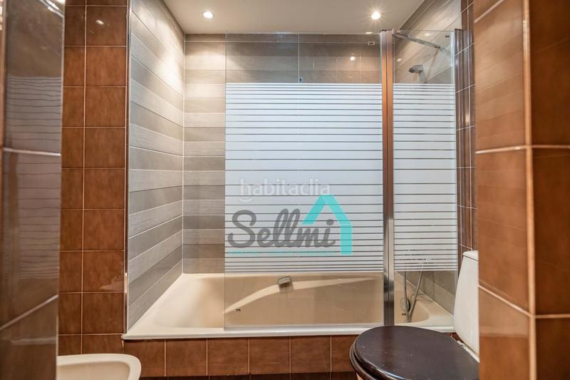 Foto 470abb25-0cb3-49ac-ab55-f6ce7876a564. Piso  en venta en Plaza de América, (asturias, españa).

precio venta: 650.000 €.
superficie construida: 187 m2.
5 habit en Oviedo