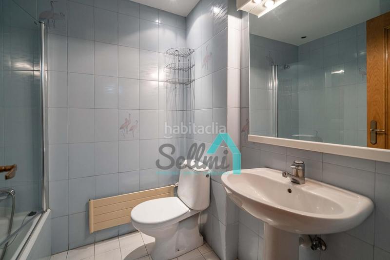Foto 58ae01c5-995d-441a-ba3c-a4df515dd54a. Piso  en venta en Plaza de América, (asturias, españa).

precio venta: 650.000 €.
superficie construida: 187 m2.
5 habit en Oviedo