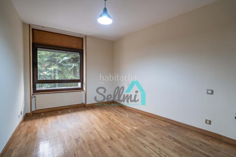 Foto 6188b2cf-89ed-475a-897b-72350bf23f07. Piso  en venta en Plaza de América, (asturias, españa).

precio venta: 650.000 €.
superficie construida: 187 m2.
5 habit en Oviedo