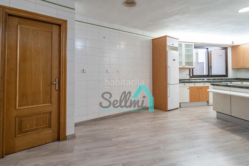 Foto 63a8e3b5-875c-489d-ad35-e0ceffca2cde. Piso  en venta en Plaza de América, (asturias, españa).

precio venta: 650.000 €.
superficie construida: 187 m2.
5 habit en Oviedo