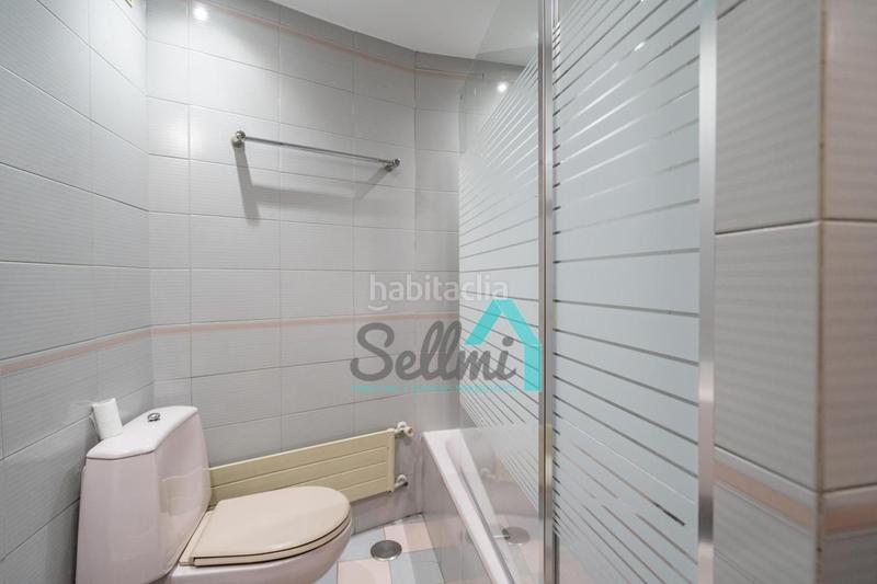 Foto 6f2ed2b8-79e2-49df-b300-f91ca6fa73de. Piso  en venta en Plaza de América, (asturias, españa).

precio venta: 650.000 €.
superficie construida: 187 m2.
5 habit en Oviedo