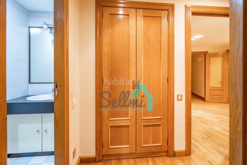Foto 74eb98bd-284b-4a8a-ac6a-67783eeb7208. Piso  en venta en Plaza de América, (asturias, españa).

precio venta: 650.000 €.
superficie construida: 187 m2.
5 habit en Oviedo