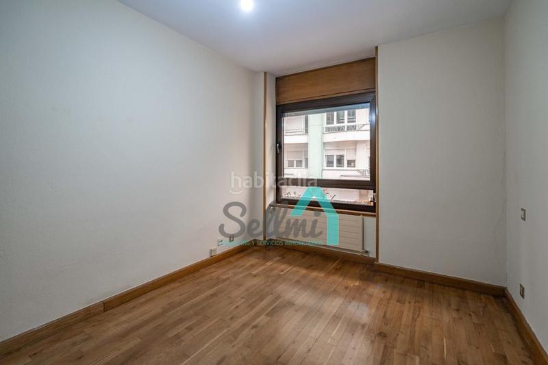 Foto 84d07b71-506a-4988-b63f-20d1197c6cbb. Piso  en venta en Plaza de América, (asturias, españa).

precio venta: 650.000 €.
superficie construida: 187 m2.
5 habit en Oviedo