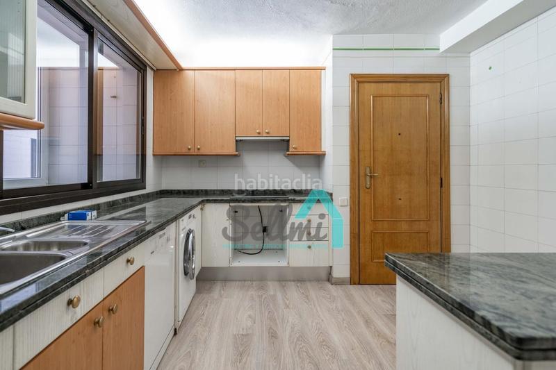 Foto b27b3c97-5bf4-49f6-8bf7-c7b4ed71e295. Piso  en venta en Plaza de América, (asturias, españa).

precio venta: 650.000 €.
superficie construida: 187 m2.
5 habit en Oviedo