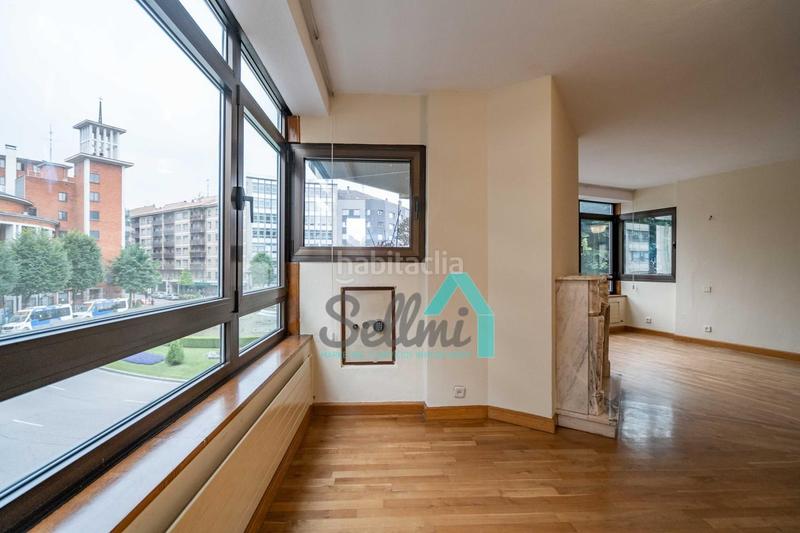 Foto b3d7d1ca-efdb-494e-8b83-e87be340ec0f. Piso  en venta en Plaza de América, (asturias, españa).

precio venta: 650.000 €.
superficie construida: 187 m2.
5 habit en Oviedo