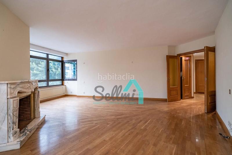 Foto b93f99e4-c8ba-4333-b2c6-7e7c5286b552. Piso  en venta en Plaza de América, (asturias, españa).

precio venta: 650.000 €.
superficie construida: 187 m2.
5 habit en Oviedo