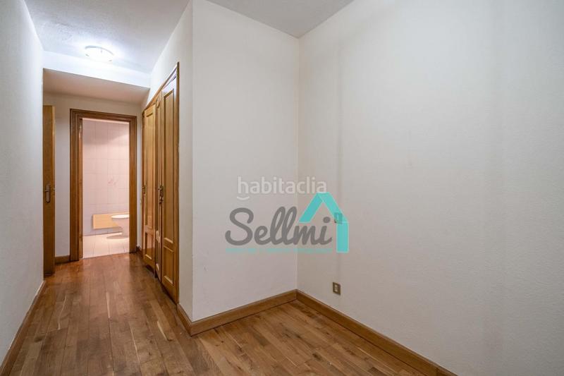 Foto bde83ec1-1bd2-44b8-98ec-fbf69dd7bc30. Piso  en venta en Plaza de América, (asturias, españa).

precio venta: 650.000 €.
superficie construida: 187 m2.
5 habit en Oviedo