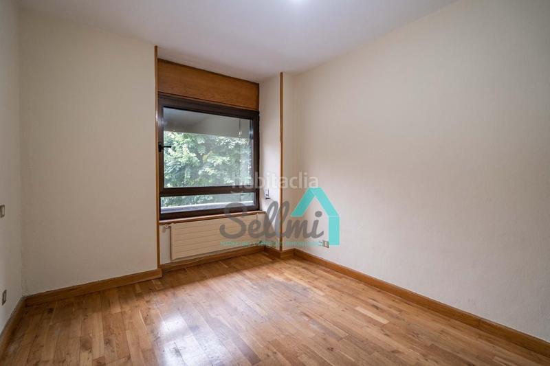 Foto cd452b37-d06e-4fab-bde2-0430f55c8b91. Piso  en venta en Plaza de América, (asturias, españa).

precio venta: 650.000 €.
superficie construida: 187 m2.
5 habit en Oviedo