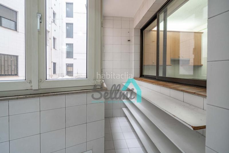 Foto ddad7602-6700-4e8d-9a27-93fb151145ea. Piso  en venta en Plaza de América, (asturias, españa).

precio venta: 650.000 €.
superficie construida: 187 m2.
5 habit en Oviedo