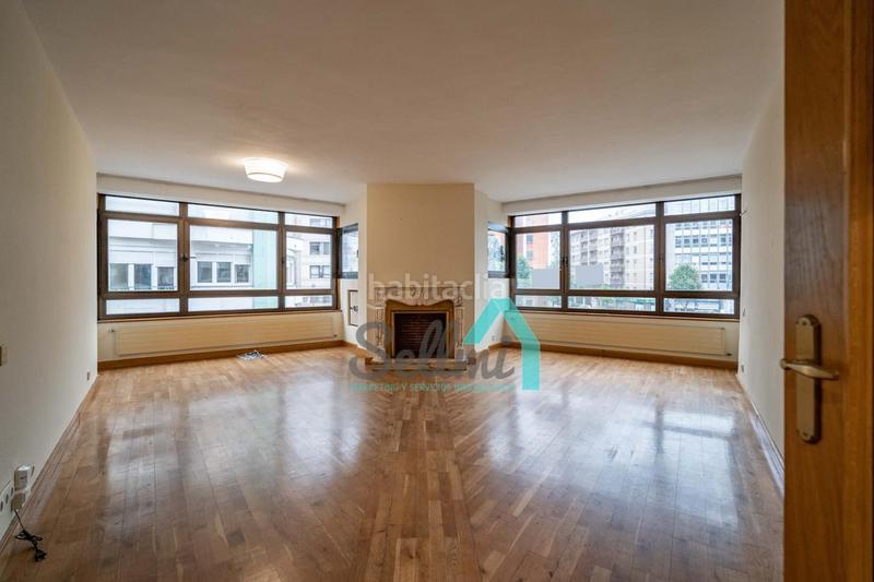 Foto ea9c91e7-3a67-4803-8d78-588907f46a78. Piso  en venta en Plaza de América, (asturias, españa).

precio venta: 650.000 €.
superficie construida: 187 m2.
5 habit en Oviedo