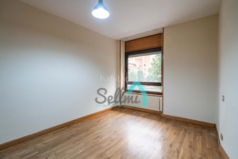 Foto eb151c7e-1e15-4ae2-a563-139e54034082. Piso  en venta en Plaza de América, (asturias, españa).

precio venta: 650.000 €.
superficie construida: 187 m2.
5 habit en Oviedo