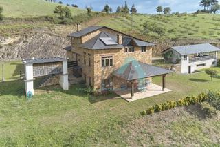 Casa  Lugar fojas